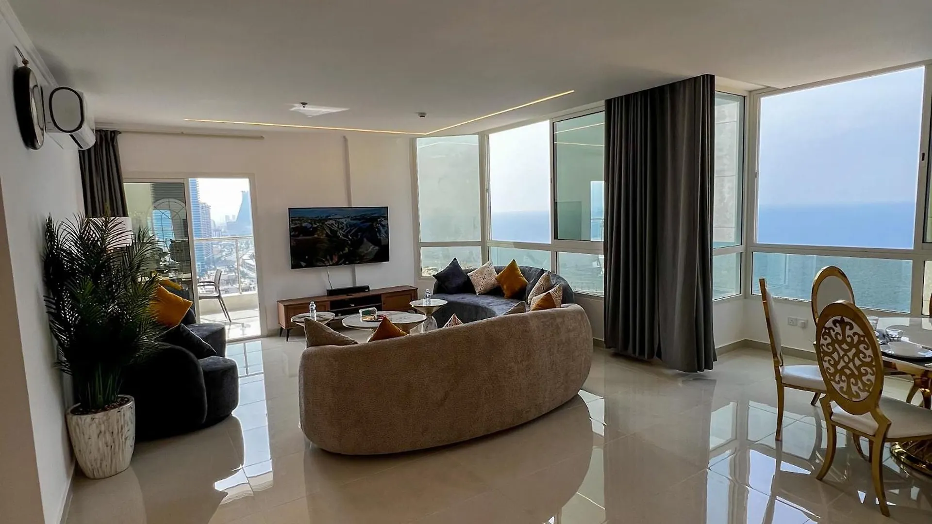 Sky-High Villa فيلا عنان السماء جدة